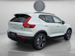 Volvo XC40 Plus B5 AWD 2026