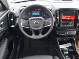 Volvo XC40 Plus B5 AWD 2026