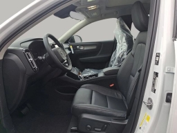 Volvo XC40 Plus B5 AWD 2026