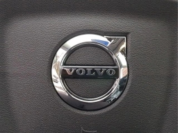 Volvo XC40 Plus B5 AWD 2026