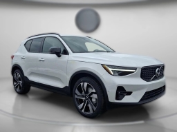 Volvo XC40 Plus B5 AWD 2026