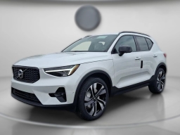 Volvo XC40 Plus B5 AWD 2026