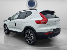 Volvo XC40 Plus B5 AWD 2026