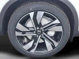 Volvo XC40 Plus B5 AWD 2026