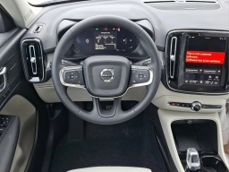 Volvo XC40 Plus B5 AWD 2026