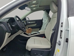 Volvo XC40 Plus B5 AWD 2026