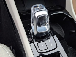 Volvo XC40 Plus B5 AWD 2026