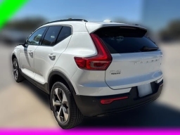 Volvo XC40 Plus B5 AWD 2026