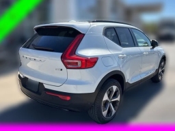 Volvo XC40 Plus B5 AWD 2026