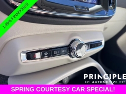 Volvo XC40 Plus B5 AWD 2026