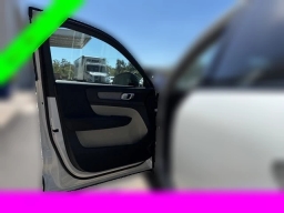 Volvo XC40 Plus B5 AWD 2026