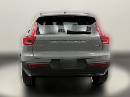 Volvo XC40 Plus B5 AWD 2026