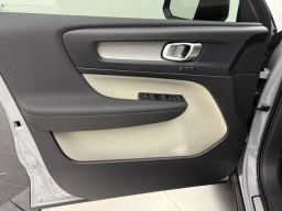 Volvo XC40 Plus B5 AWD 2026