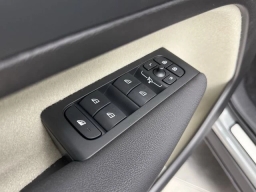 Volvo XC40 Plus B5 AWD 2026