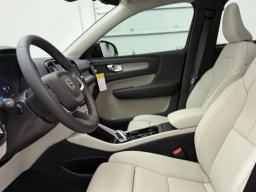 Volvo XC40 Plus B5 AWD 2026