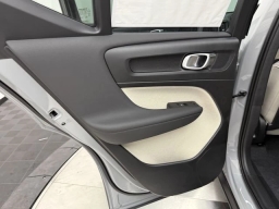 Volvo XC40 Plus B5 AWD 2026