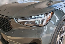 Volvo XC40 Plus B5 AWD 2026