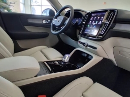 Volvo XC40 Plus B5 AWD 2026