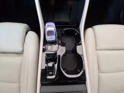 Volvo XC40 Plus B5 AWD 2026