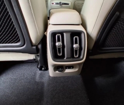 Volvo XC40 Plus B5 AWD 2026