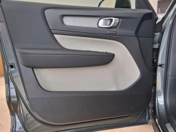 Volvo XC40 Plus B5 AWD 2026