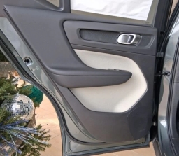 Volvo XC40 Plus B5 AWD 2026