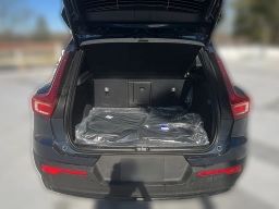 Volvo XC40 Plus B5 AWD 2026