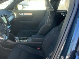 Volvo XC40 Plus B5 AWD 2026