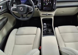 Volvo XC40 Plus B5 AWD 2026