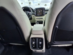 Volvo XC40 Plus B5 AWD 2026