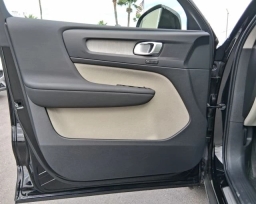 Volvo XC40 Plus B5 AWD 2026