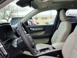 Volvo XC40 Plus B5 AWD 2026