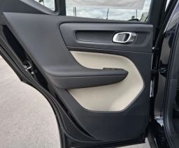 Volvo XC40 Plus B5 AWD 2026