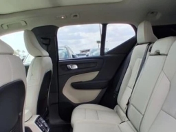 Volvo XC40 Plus B5 AWD 2026