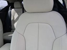 Volvo XC40 Plus B5 AWD 2026