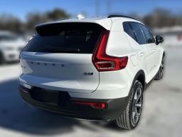 Volvo XC40 Plus B5 AWD 2026