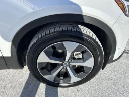 Volvo XC40 Plus B5 AWD 2026