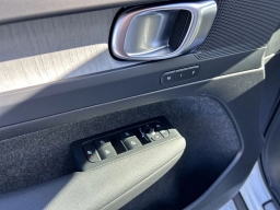 Volvo XC40 Plus B5 AWD 2026