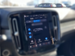 Volvo XC40 Plus B5 AWD 2026