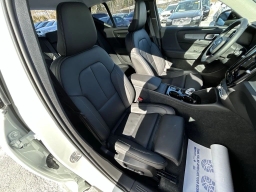 Volvo XC40 Plus B5 AWD 2026