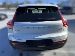 Volvo XC40 Plus B5 AWD 2026