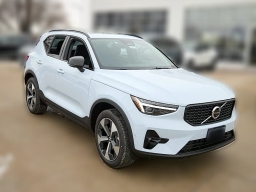 Volvo XC40 Plus B5 AWD 2026