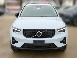 Volvo XC40 Plus B5 AWD 2026