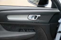 Volvo XC40 Plus B5 AWD 2026