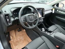 Volvo XC40 Plus B5 AWD 2026