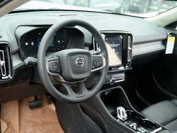 Volvo XC40 Plus B5 AWD 2026