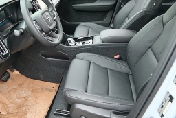 Volvo XC40 Plus B5 AWD 2026