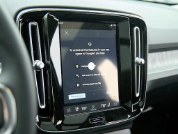 Volvo XC40 Plus B5 AWD 2026