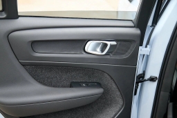 Volvo XC40 Plus B5 AWD 2026