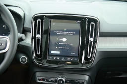 Volvo XC40 Plus B5 AWD 2026